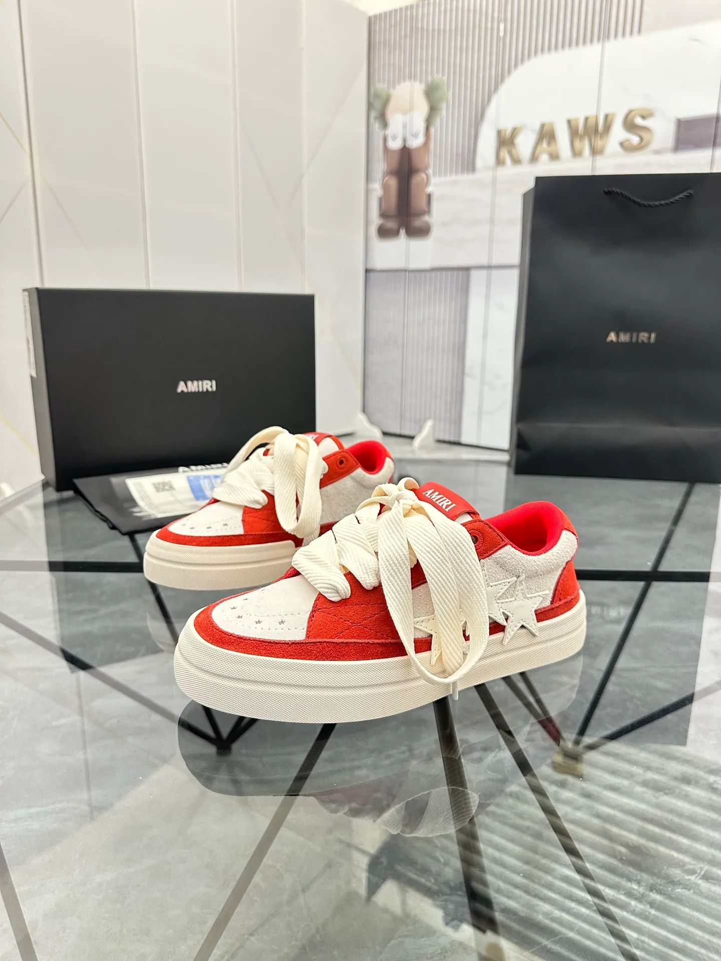 Men's shoes: 💰P600¥ Top quality in Guangzhou Product trademark: AMIRI* "Amir*" low-top casual shoes Regular size: 39-44 (can be customized to 45) Product material: Upper imported first-layer cowhide spliced ​​nubuck leather, breathable lining, original outsole. Number: 525
